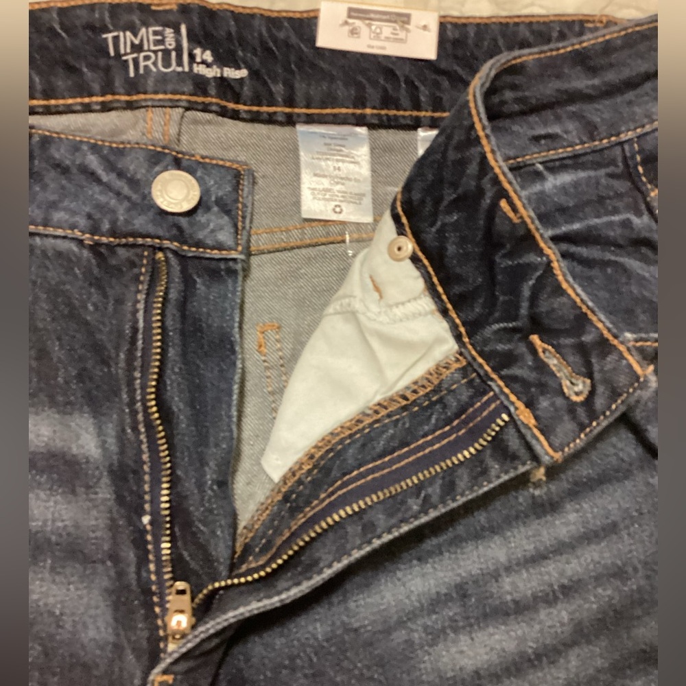 Time & Tru Distressed High Rise Jeans, Sz:14 - Picture 6 of 7